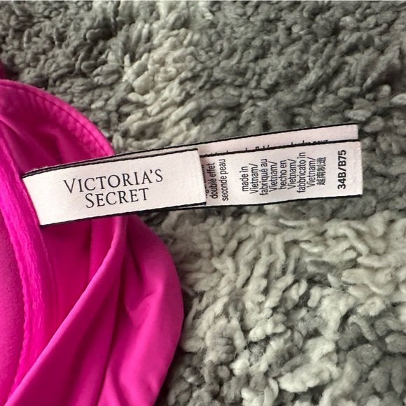 Victoria Secret Bra - Picture 2 of 3